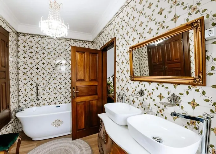 Casa Com Piscina Privada De 10m E Jardim, Ate 8 Pessoas, Perto Do Porto Landim